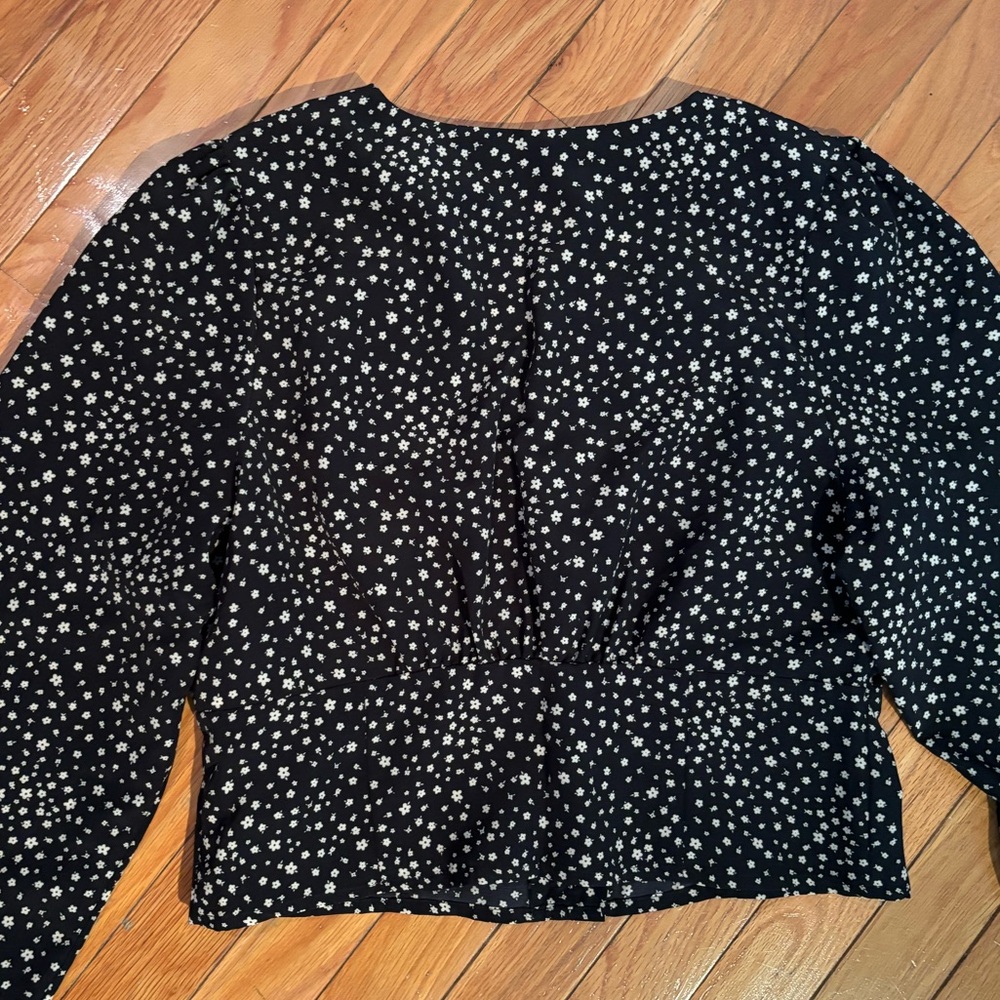 Levi’s Cropped Floral Blouse - Picture 4 of 6